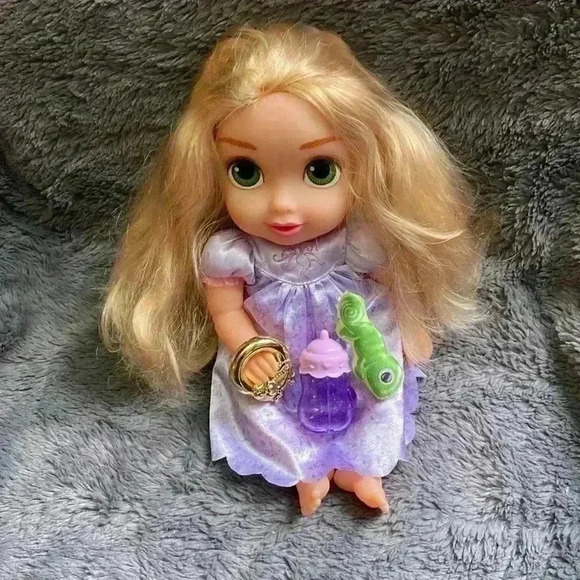 Disney Princess Royal  Rapunzel Cradle
Set Toys R Us Exclusive Complete - Picture 9 of 16